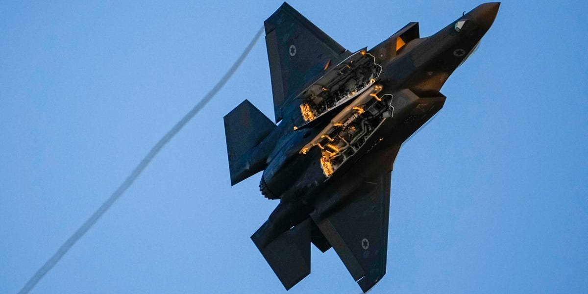 Dozens of Israeli Warplanes Bombed Iran, Focusing on Its Nuclear Program