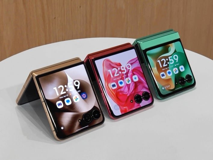 Arms-On Motorola’s AI-infused (2025) Razr Extremely, Razr+ And Razr Arms-On Motorola’s AI-infused (2025) Razr Extremely, Razr+ And Razr