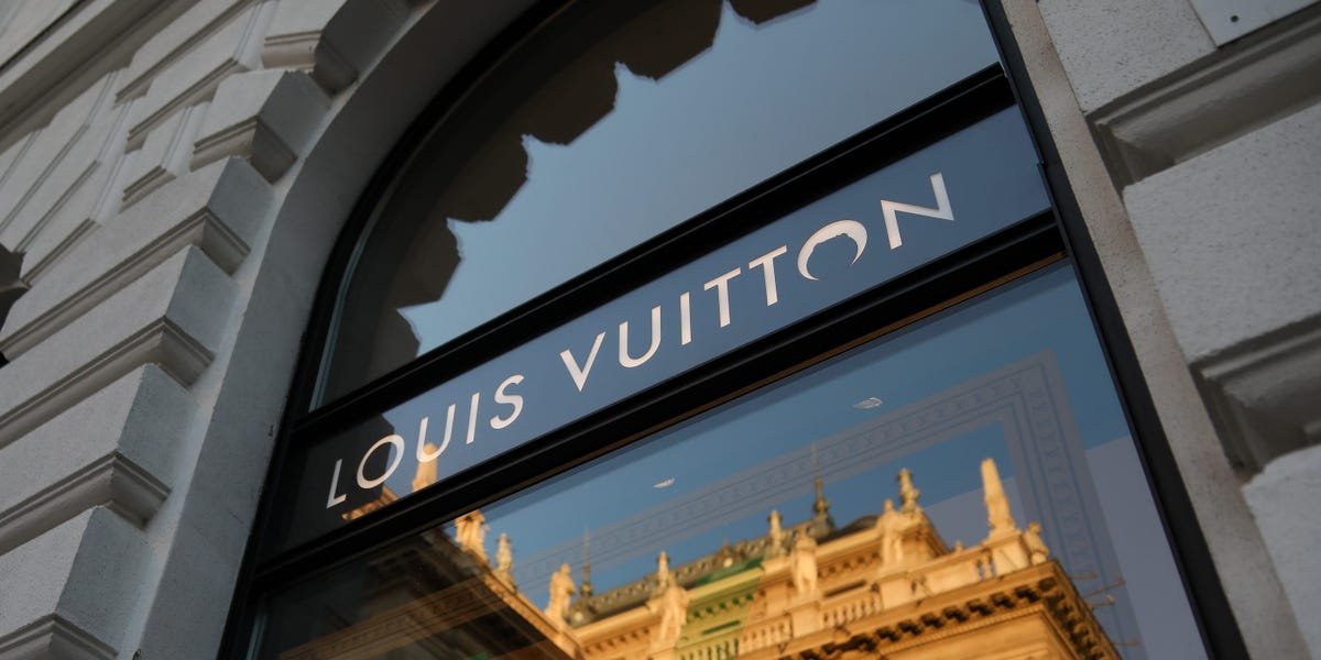 Can Louis Vuitton’s 0 Lipstick Entice Customers in This Economic system? Can Louis Vuitton’s 0 Lipstick Entice Customers in This Economic system?