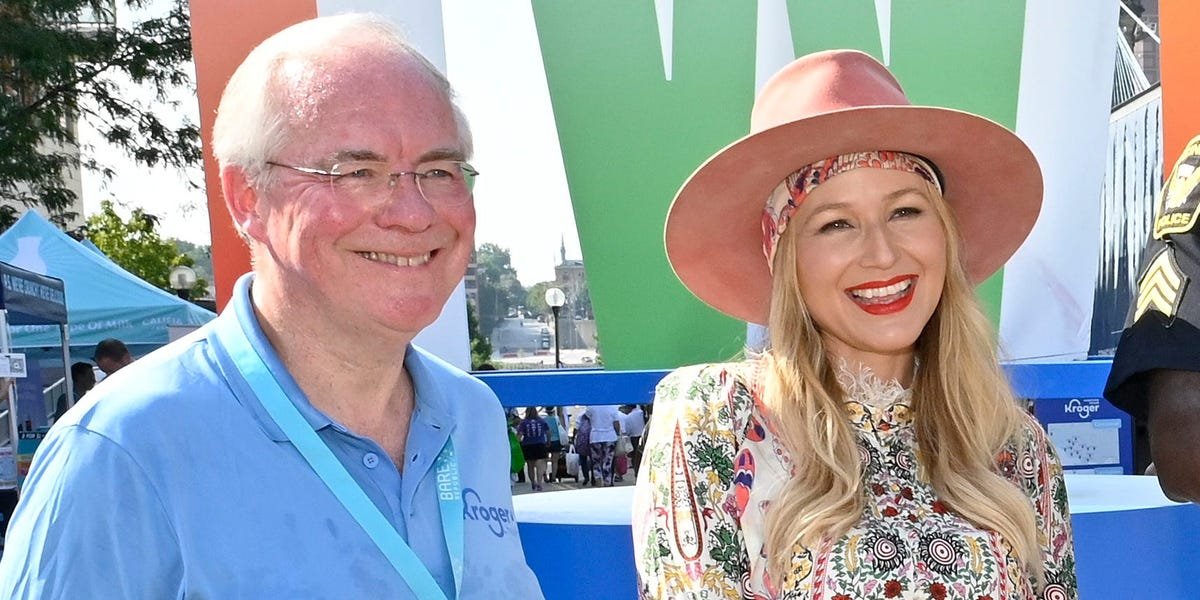 Kroger’s Ex-CEO Has to Reveal Why He Resigned Due to Singer Jewel