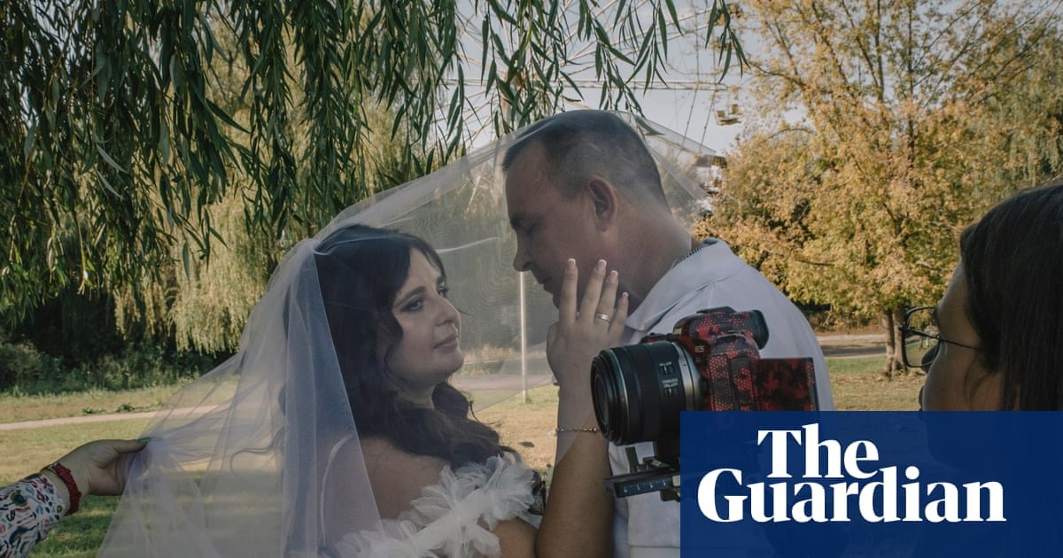 ‘You need to stay’: Ukrainians on frontline observe normality regardless of Russian bombings | Ukraine ‘You need to stay’: Ukrainians on frontline observe normality regardless of Russian bombings | Ukraine