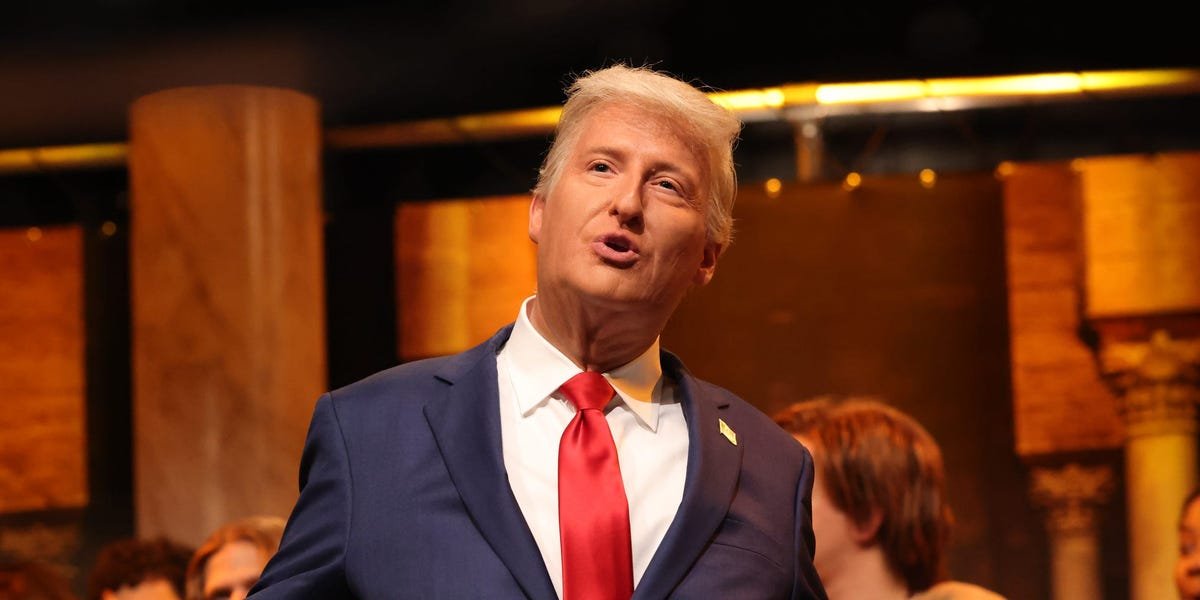 ‘SNL’ Returns to a Perilous Late-Evening Local weather