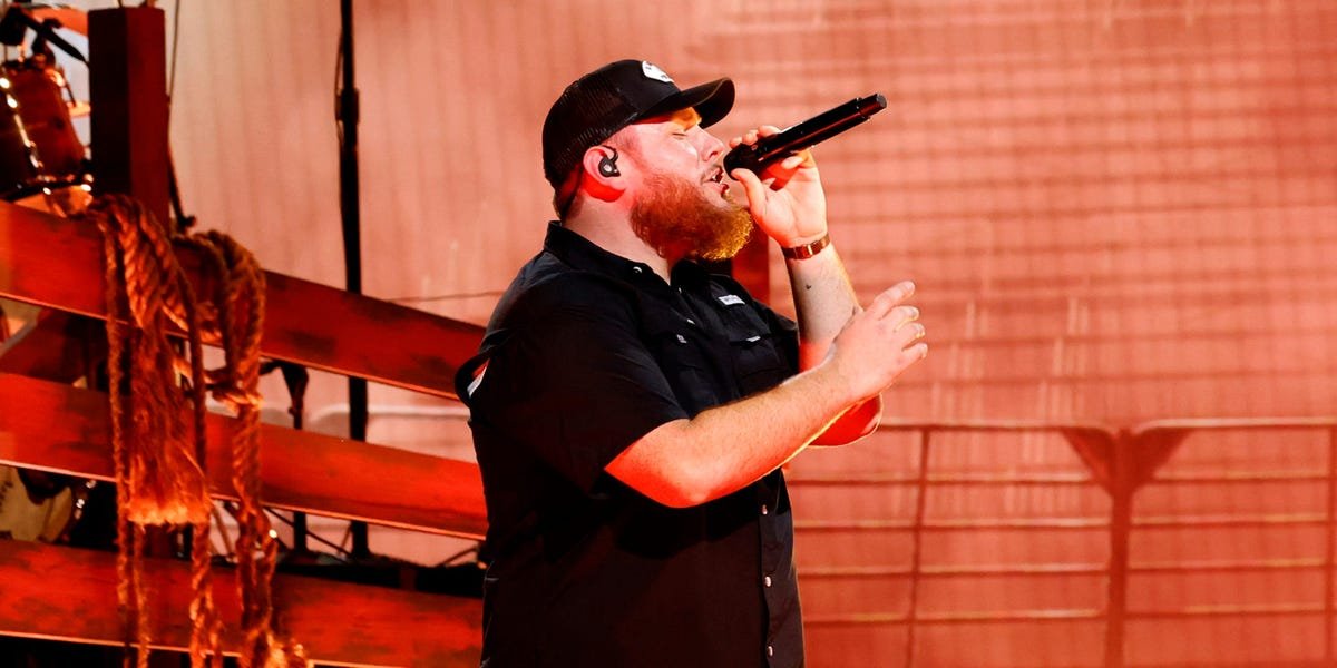 Las Vegas, Nashville, London, and Extra