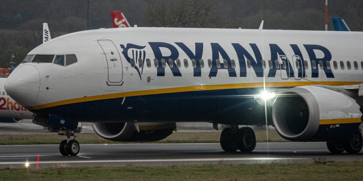 Passengers Injured on Ryanair Flight to Tenerife After Turbulence