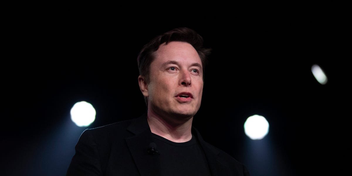 Musk Shifts SpaceX’s Focus From Mars to the Moon